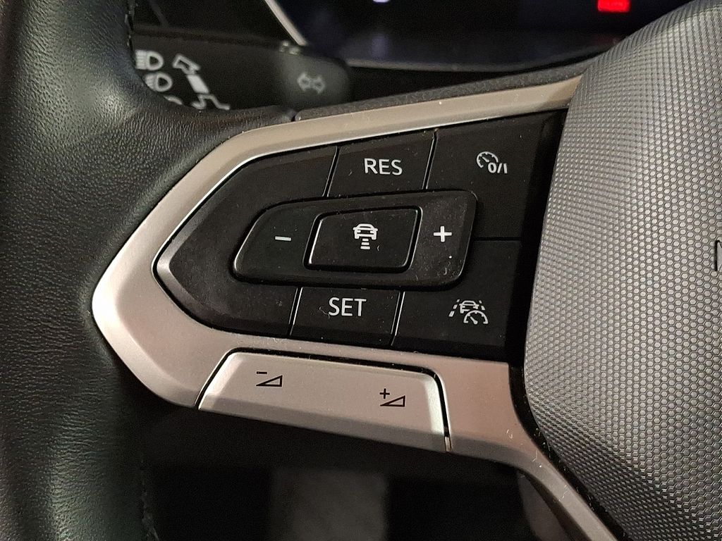 Thumbnail: 2024 Volkswagen Jetta - 16