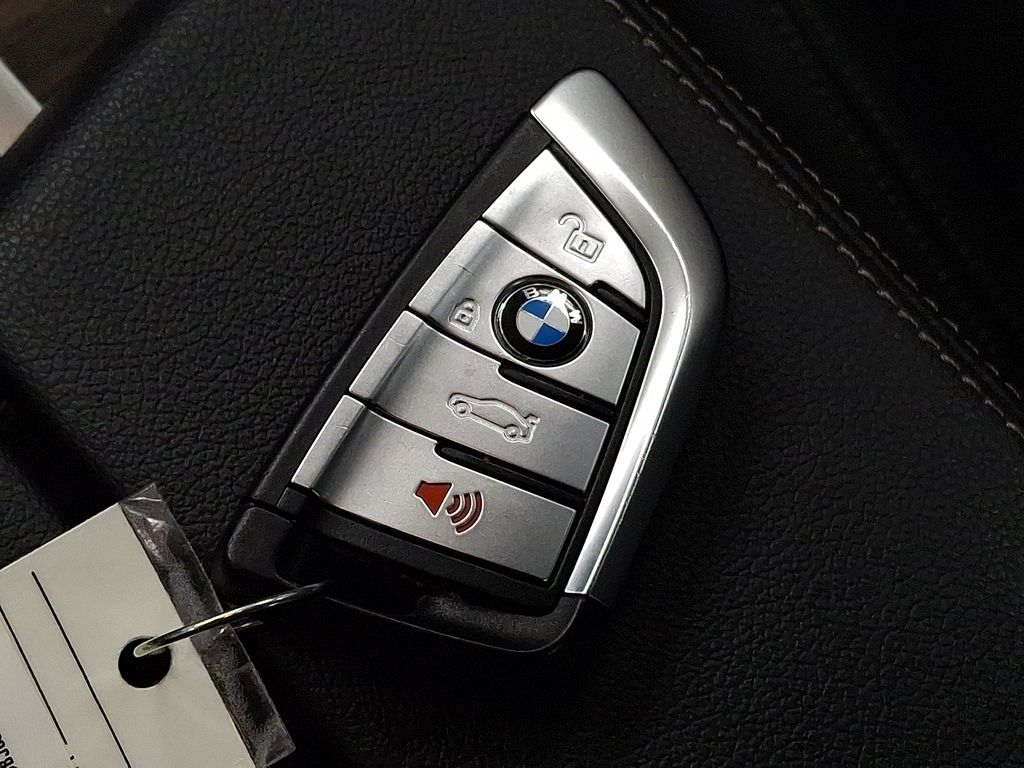 Thumbnail: 2023 BMW 5 Series - 21