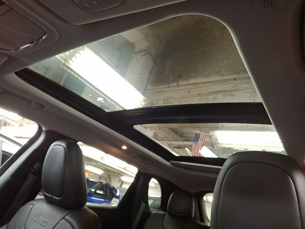 Thumbnail: 2021 Jeep Cherokee - 11