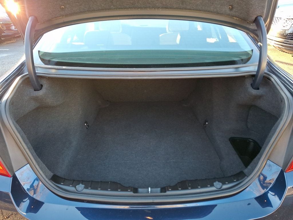 Thumbnail: 2011 BMW 5 Series - 27