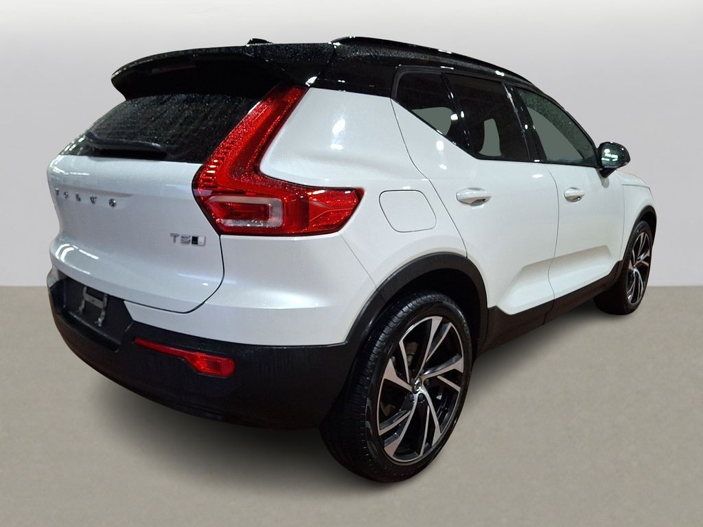 Thumbnail: 2021 Volvo XC40 - 4