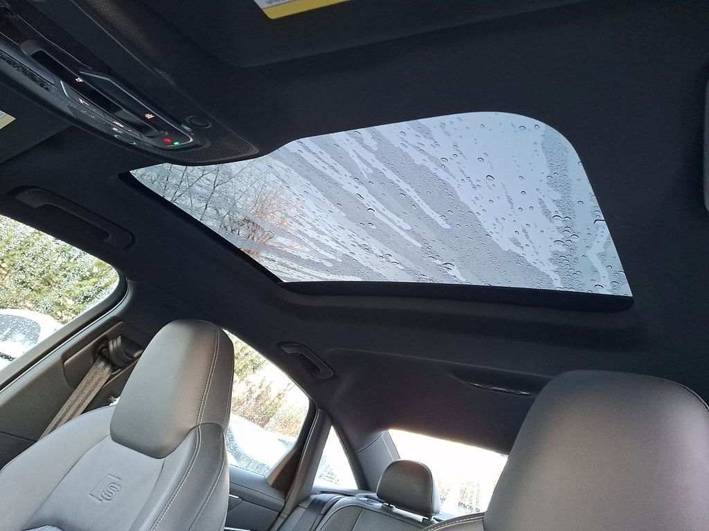 Thumbnail: 2020 Audi S6 - 9