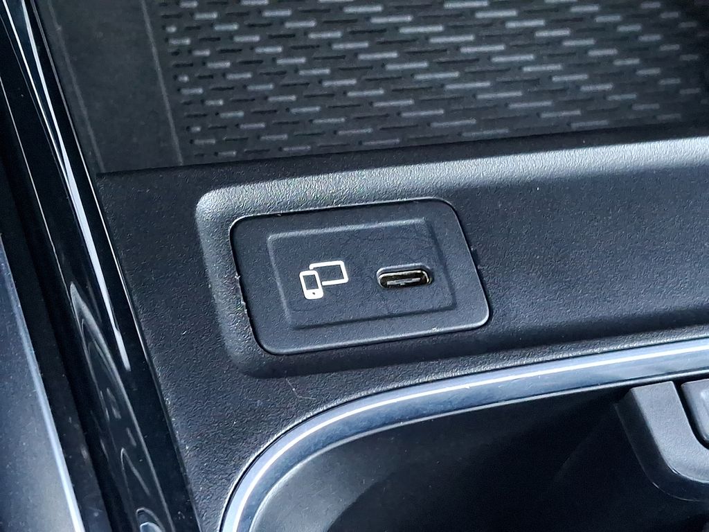 Thumbnail: 2021 Mercedes-Benz GLB - 22