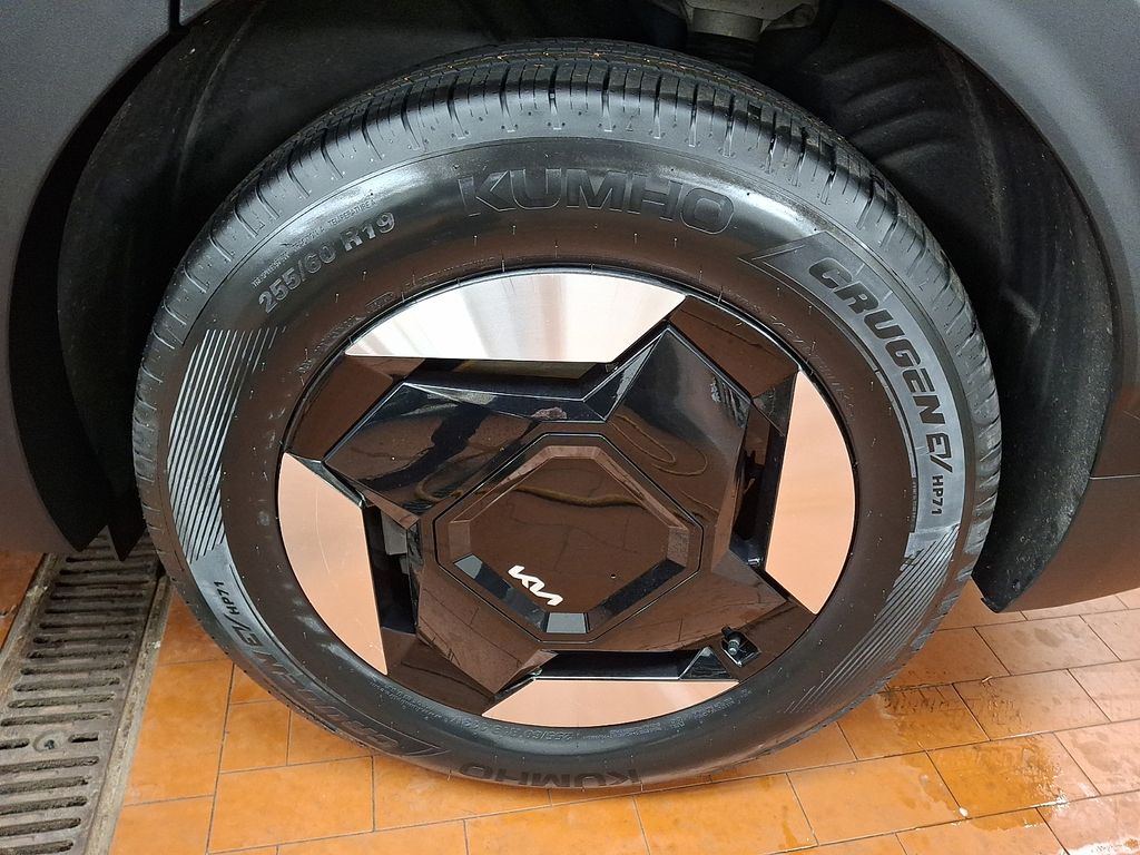 Thumbnail: 2024 Kia EV9 - 6