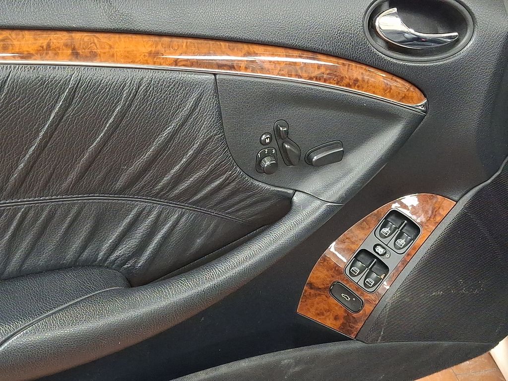 Thumbnail: 2008 Mercedes-Benz CLK - 9