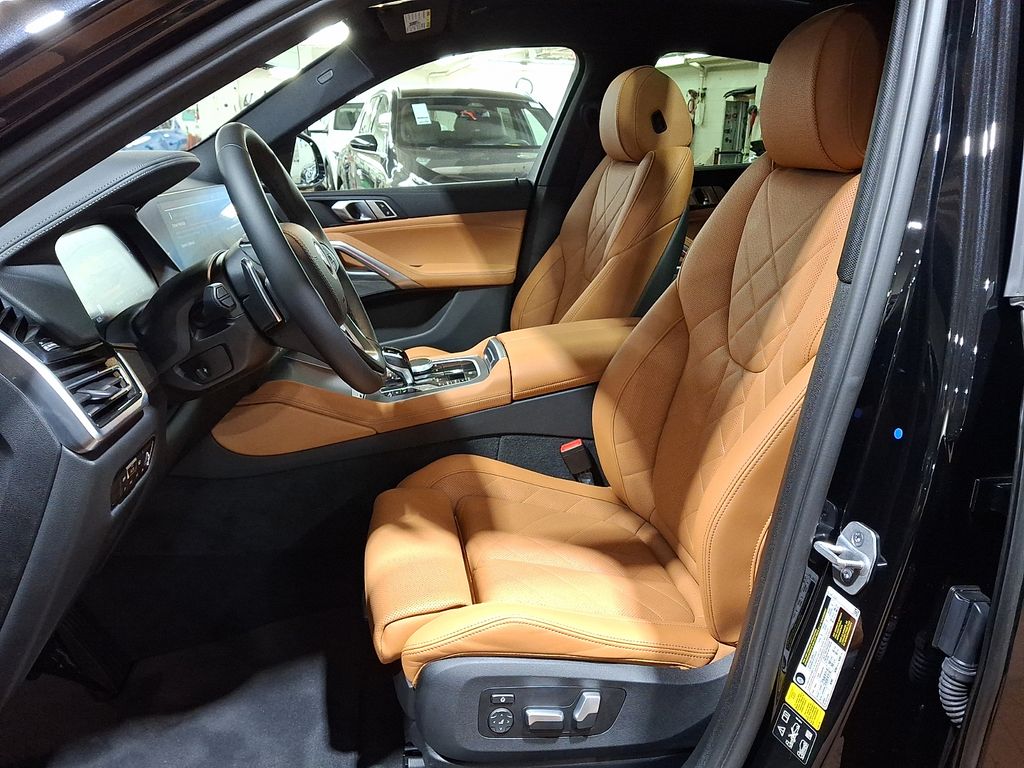 Thumbnail: 2023 BMW X6 - 10