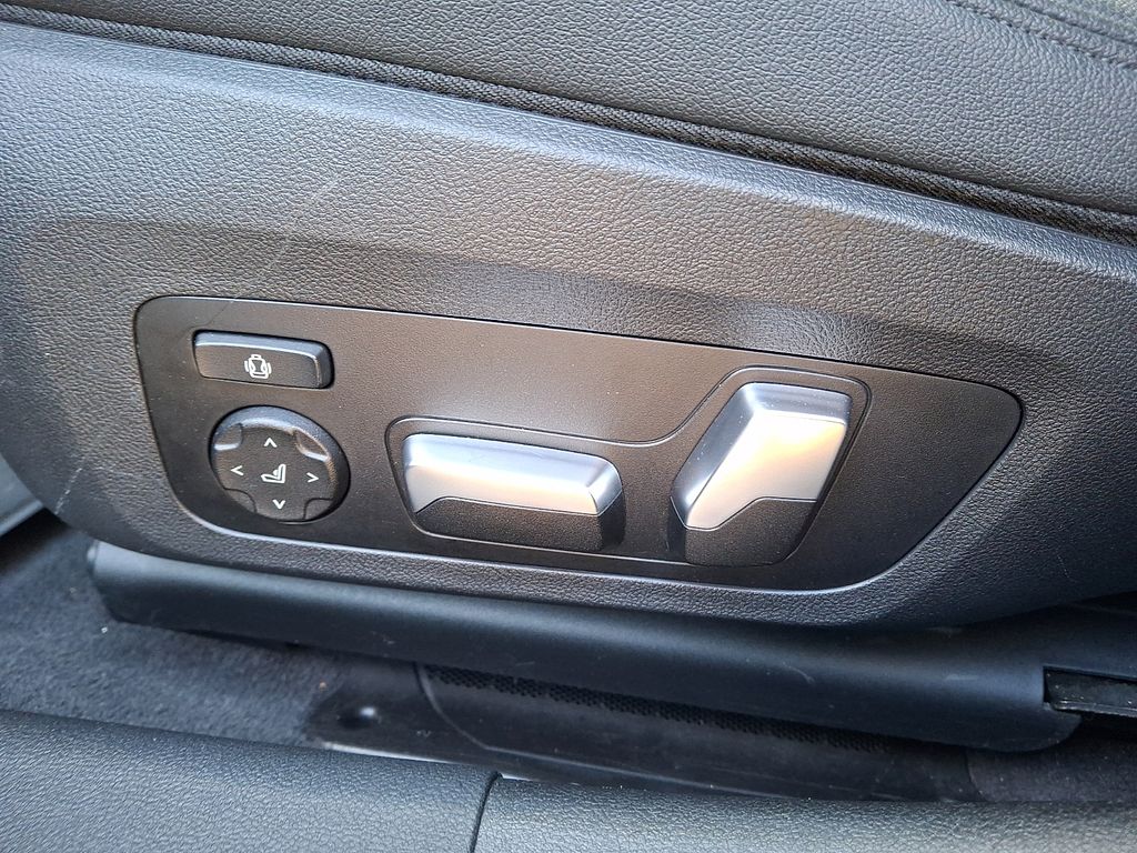 Thumbnail: 2019 BMW 3 Series - 11