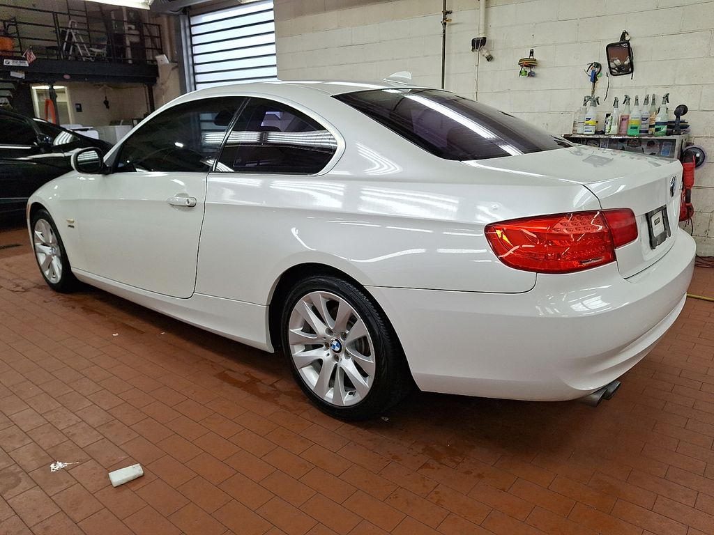 Thumbnail: 2011 BMW 3 Series - 6