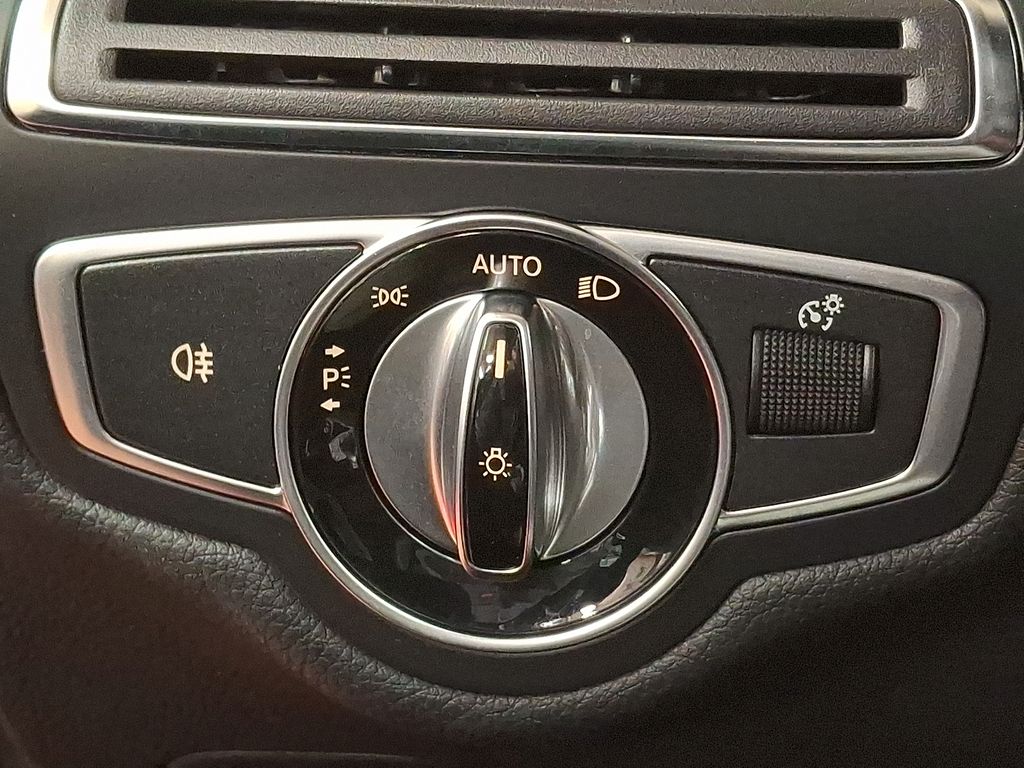 Thumbnail: 2017 Mercedes-Benz C-Class - 20