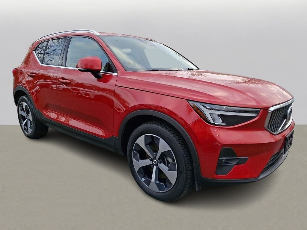 Used 2023 Volvo XC40 B5 AWD Plus Bright SUV