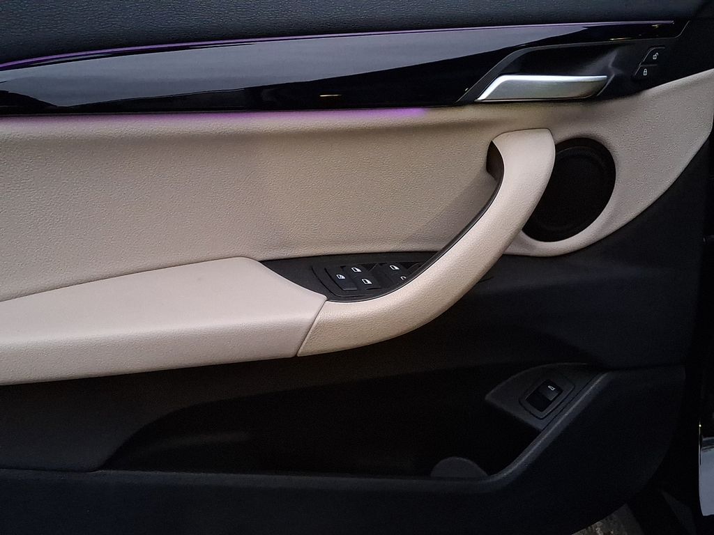 Thumbnail: 2022 BMW X2 - 9