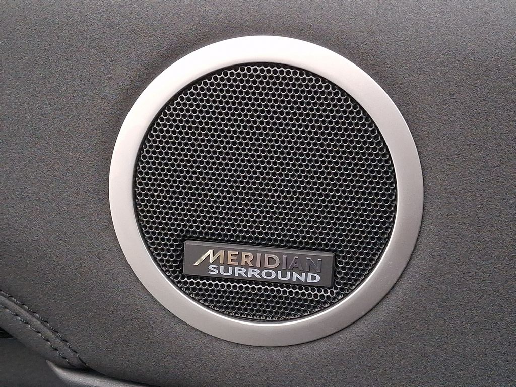 Thumbnail: 2025 Land Rover Discovery - 23