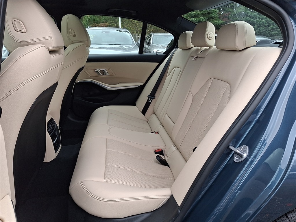 Thumbnail: 2025 BMW 3 Series - 8