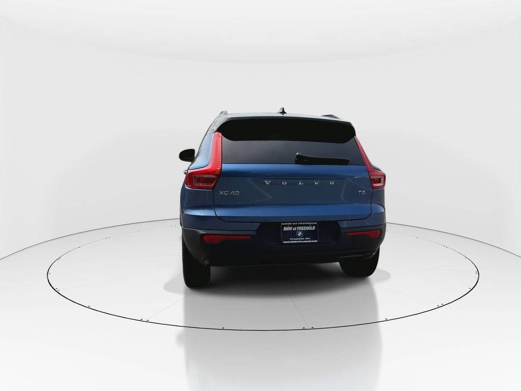 Thumbnail: 2021 Volvo XC40 - 7