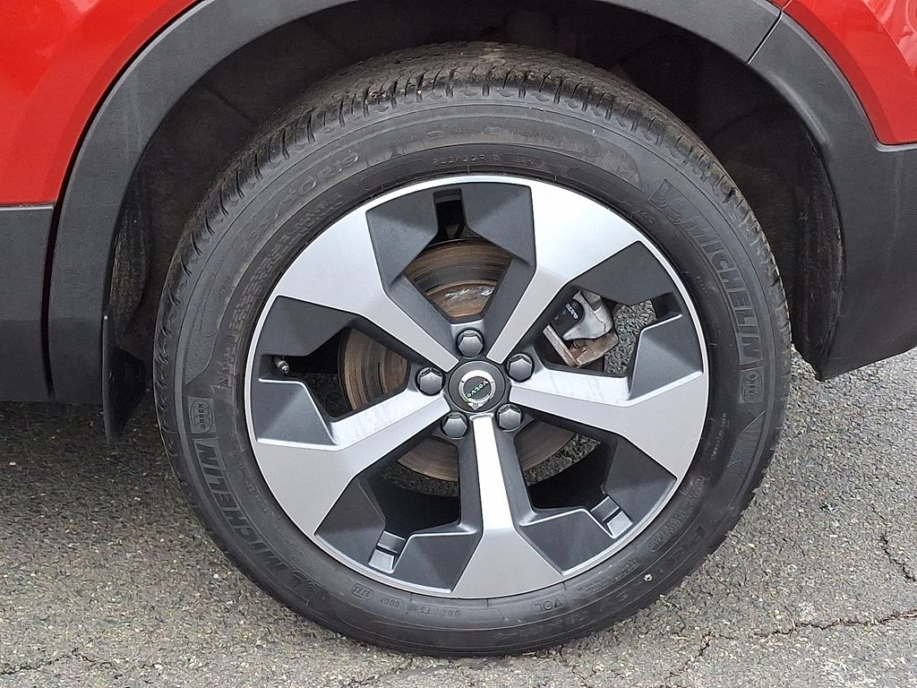 Thumbnail: 2023 Volvo XC40 - 6