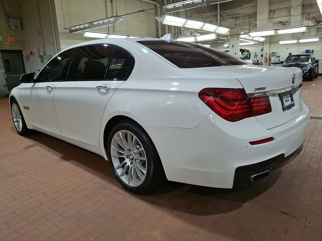 Thumbnail: 2015 BMW 7 Series - 6