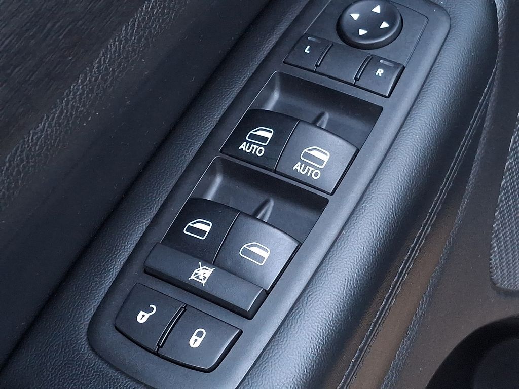 Thumbnail: 2018 Jeep Grand Cherokee - 23