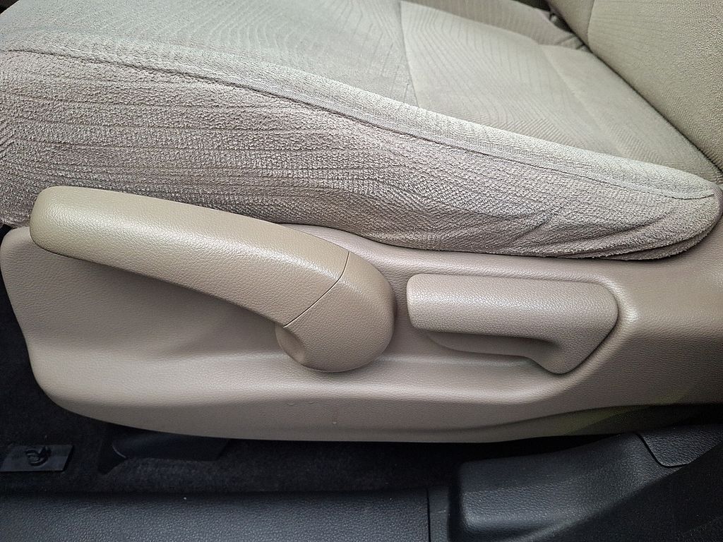 Thumbnail: 2016 Honda Pilot - 12
