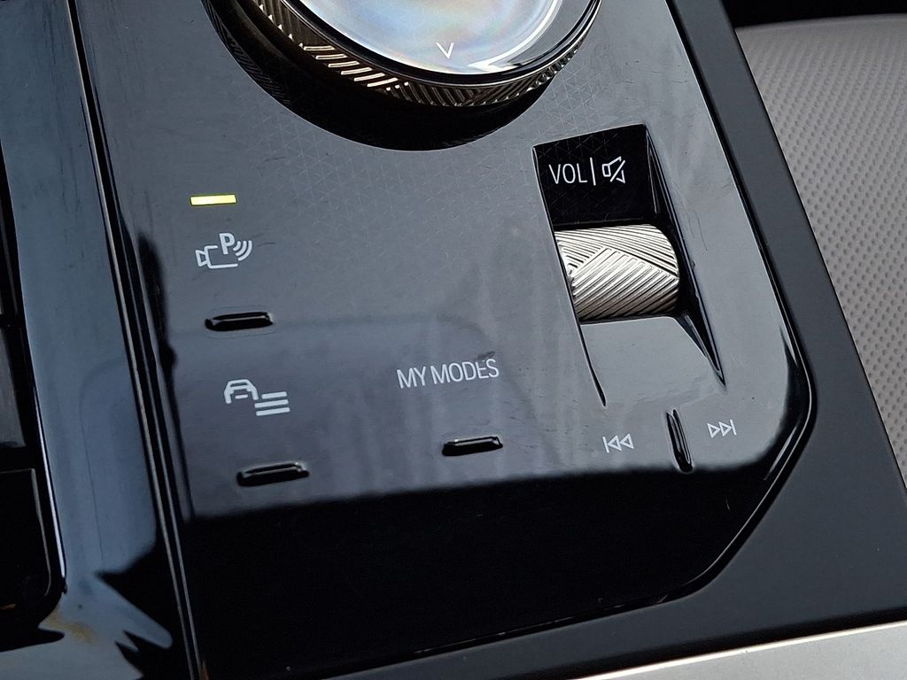 Thumbnail: 2023 BMW iX - 22