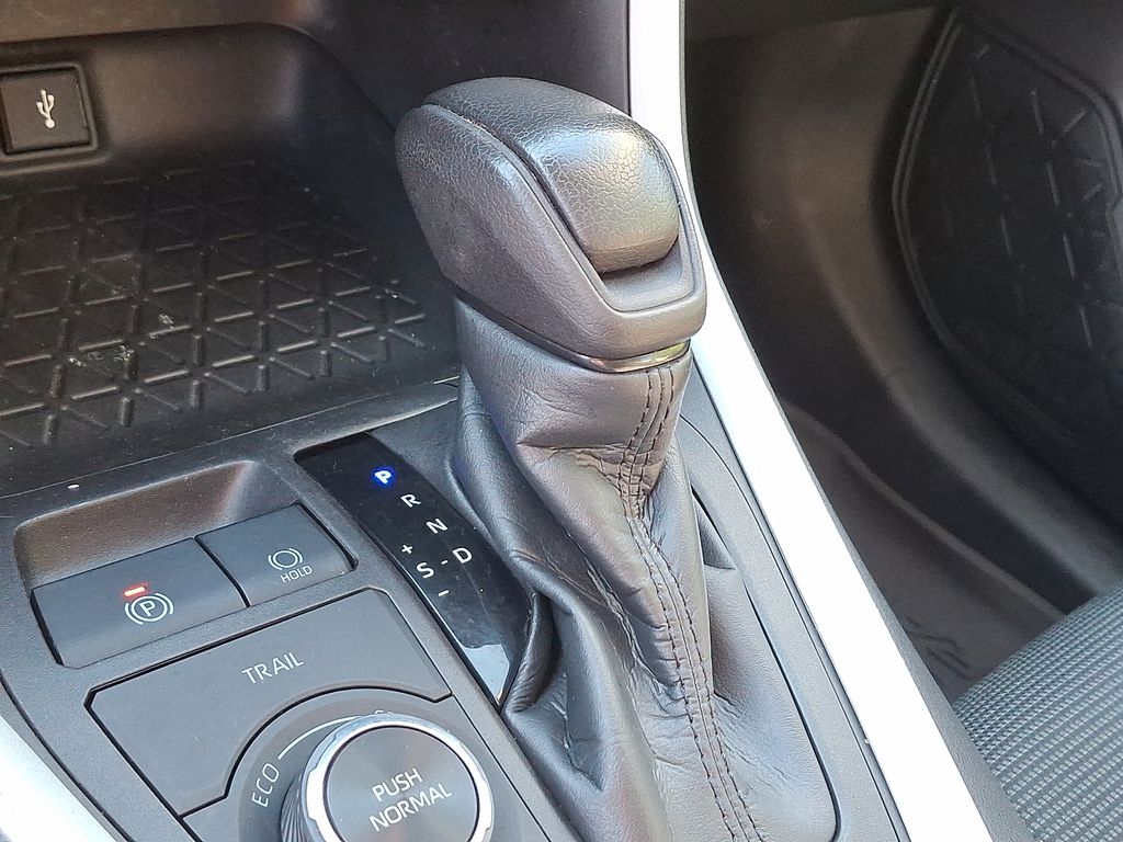 Thumbnail: 2021 Toyota RAV4 - 8