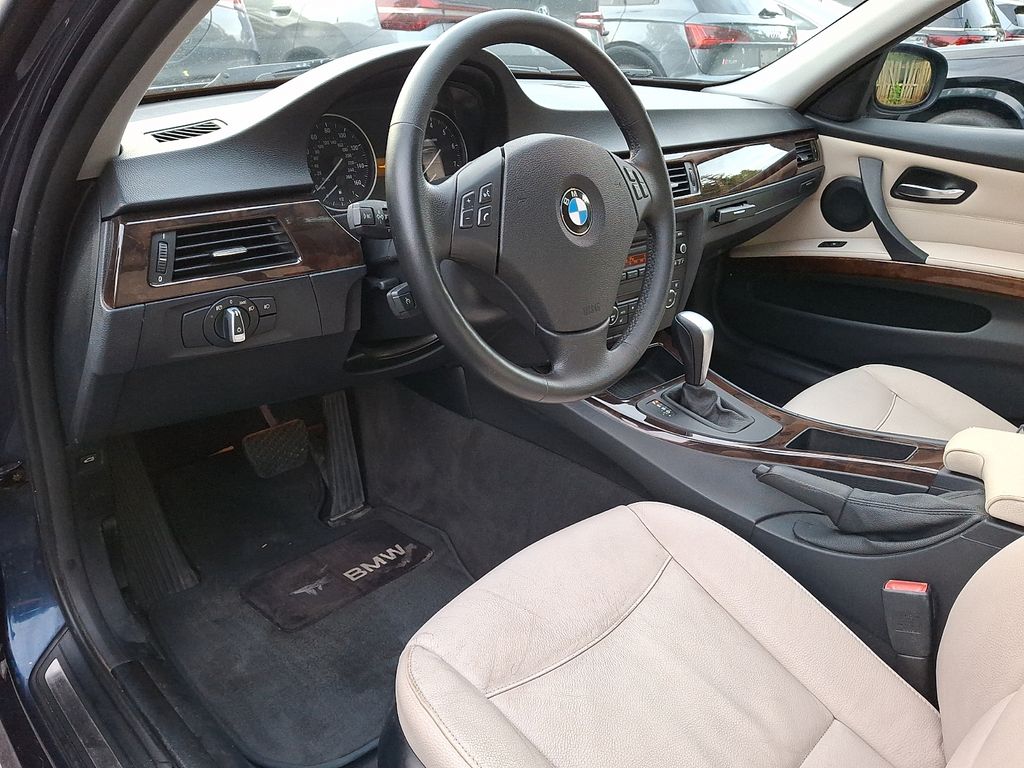Thumbnail: 2011 BMW 3 Series - 9