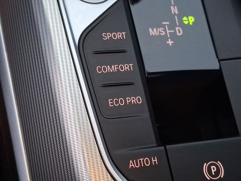 Thumbnail: 2021 BMW 3 Series - 23