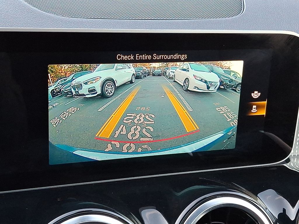 Thumbnail: 2021 Mercedes-Benz GLB - 16