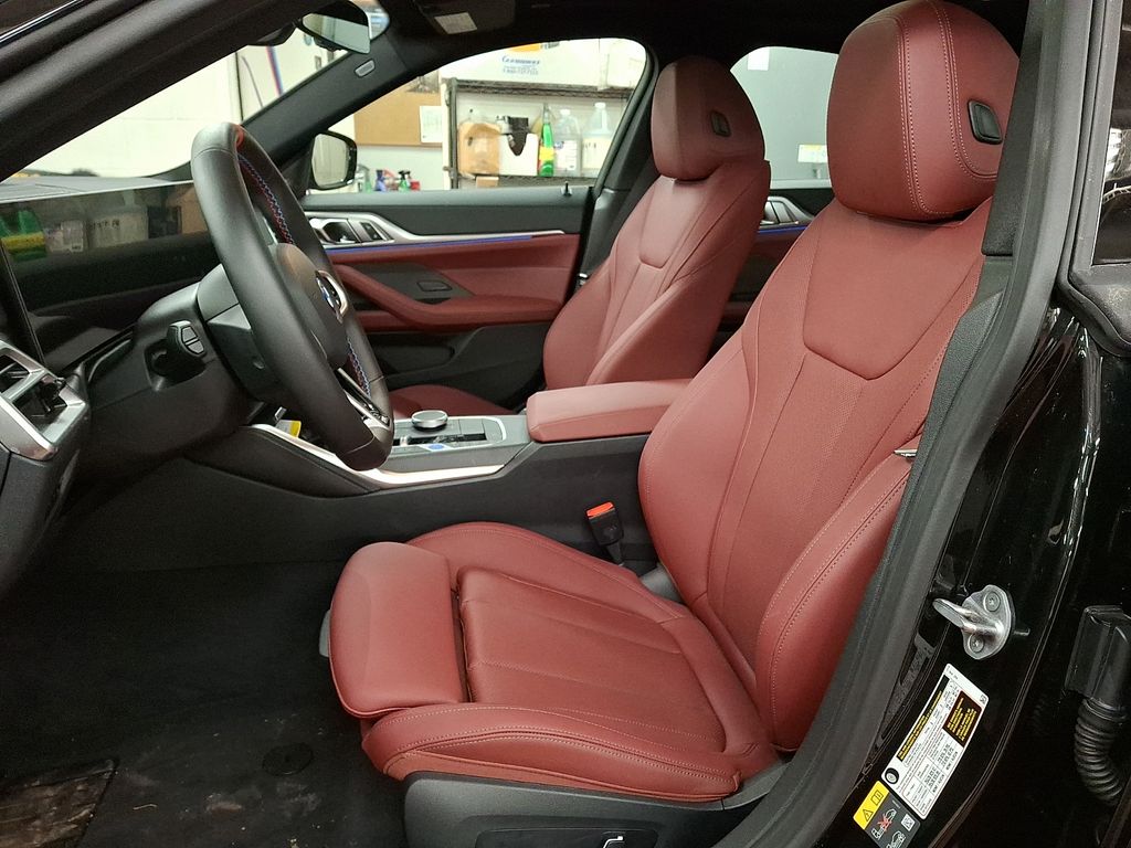 Thumbnail: 2025 BMW i4 - 9