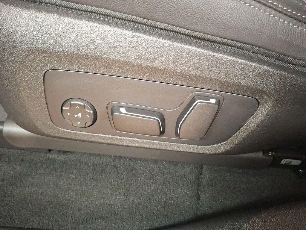 Thumbnail: 2025 BMW X4 - 7