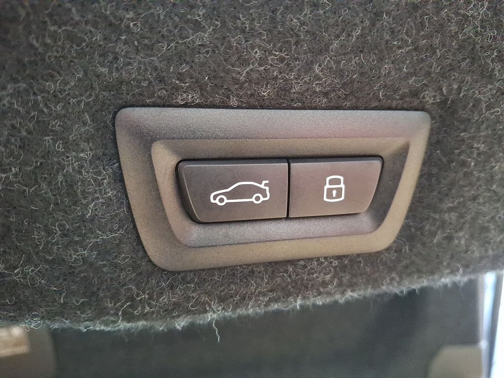 Thumbnail: 2025 BMW i5 - 28