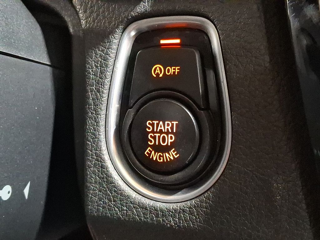 Thumbnail: 2018 BMW 3 Series - 21