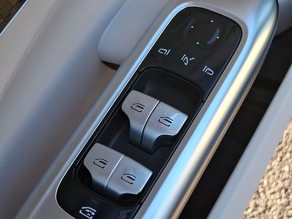 Thumbnail: 2022 Mercedes-Benz C-Class - 23