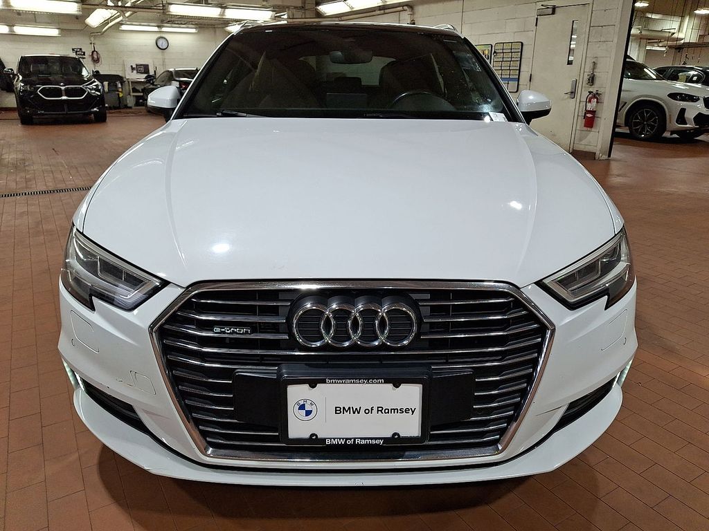 Thumbnail: 2018 Audi A3 e-tron - 27