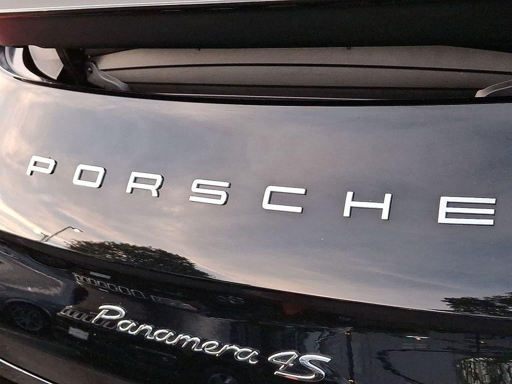 Thumbnail: 2015 Porsche Panamera - 24