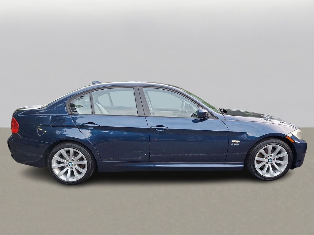 Thumbnail: 2011 BMW 3 Series - 3