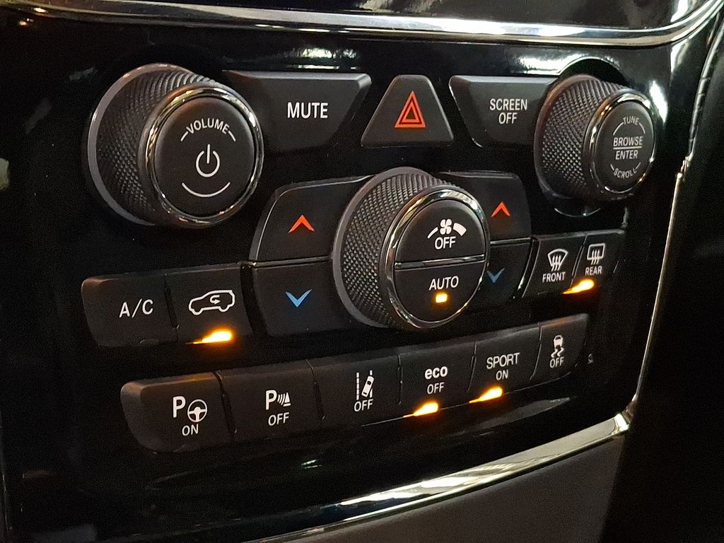 Thumbnail: 2020 Jeep Grand Cherokee - 14