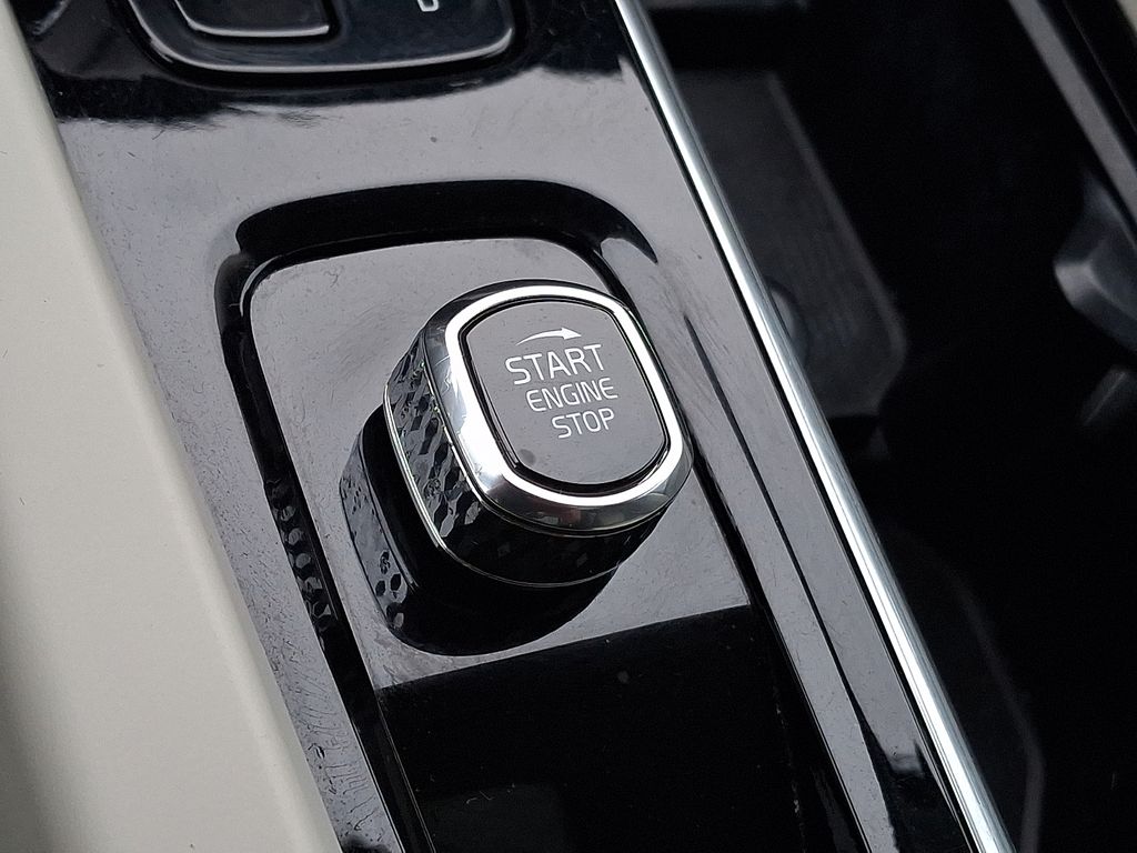 Thumbnail: 2023 Volvo XC60 - 19