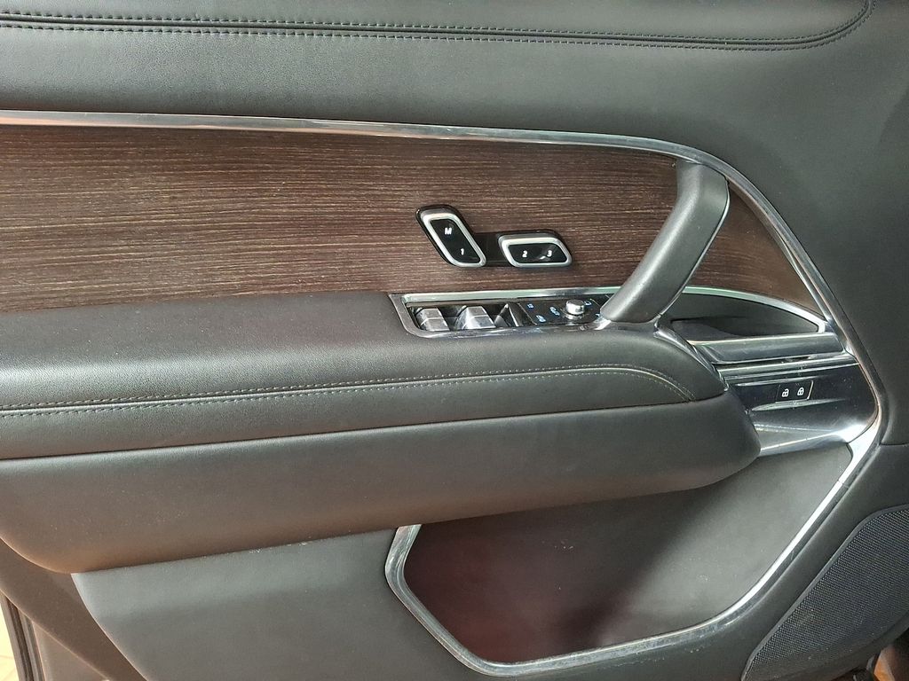 Thumbnail: 2023 Land Rover Range Rover - 7