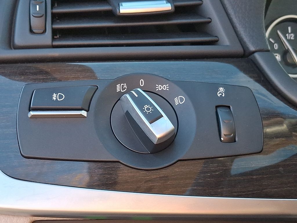 Thumbnail: 2011 BMW 5 Series - 23