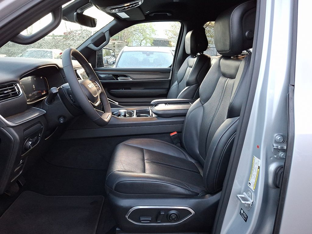 Thumbnail: 2024 Jeep Wagoneer - 11