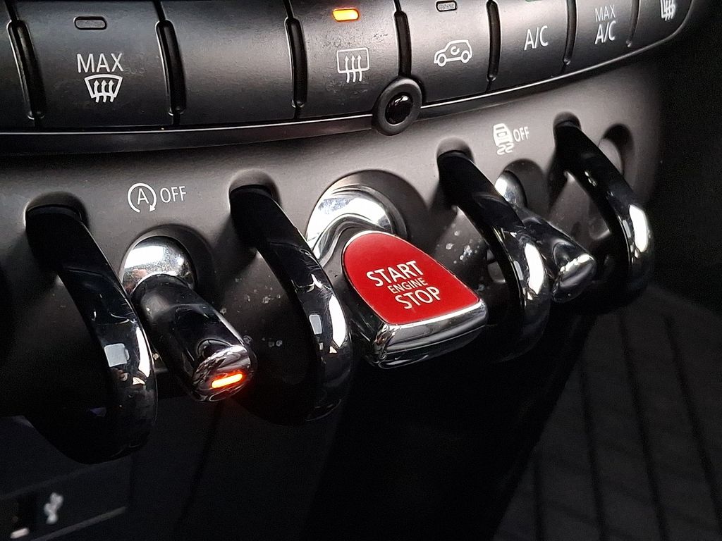 Thumbnail: 2021 MINI Cooper Hardtop - 24