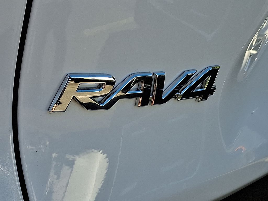 Thumbnail: 2021 Toyota RAV4 - 25