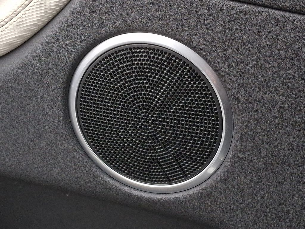 Thumbnail: 2023 Land Rover Discovery Sport - 23