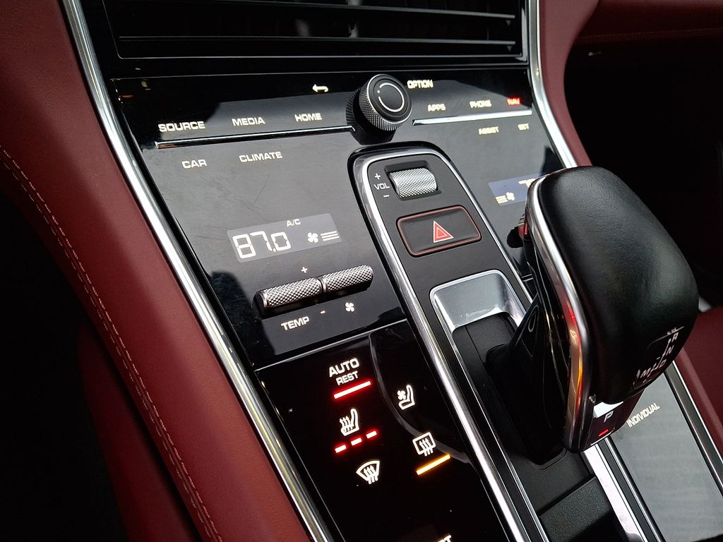 Thumbnail: 2023 Porsche Panamera - 15