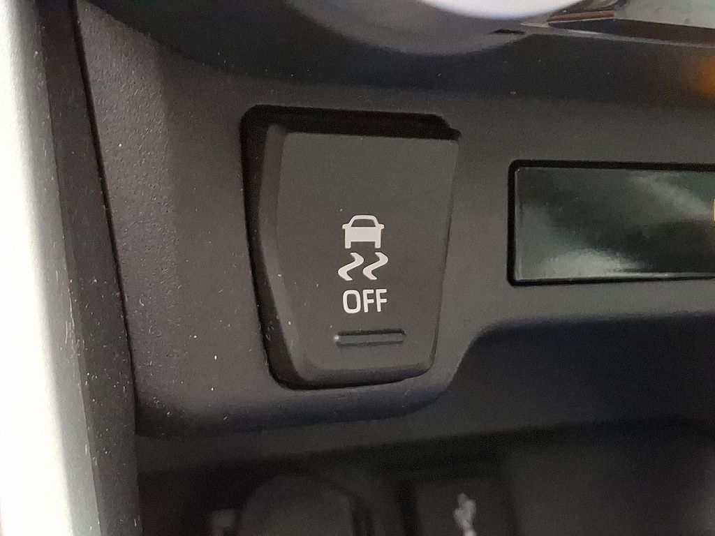 Thumbnail: 2021 Toyota RAV4 - 18