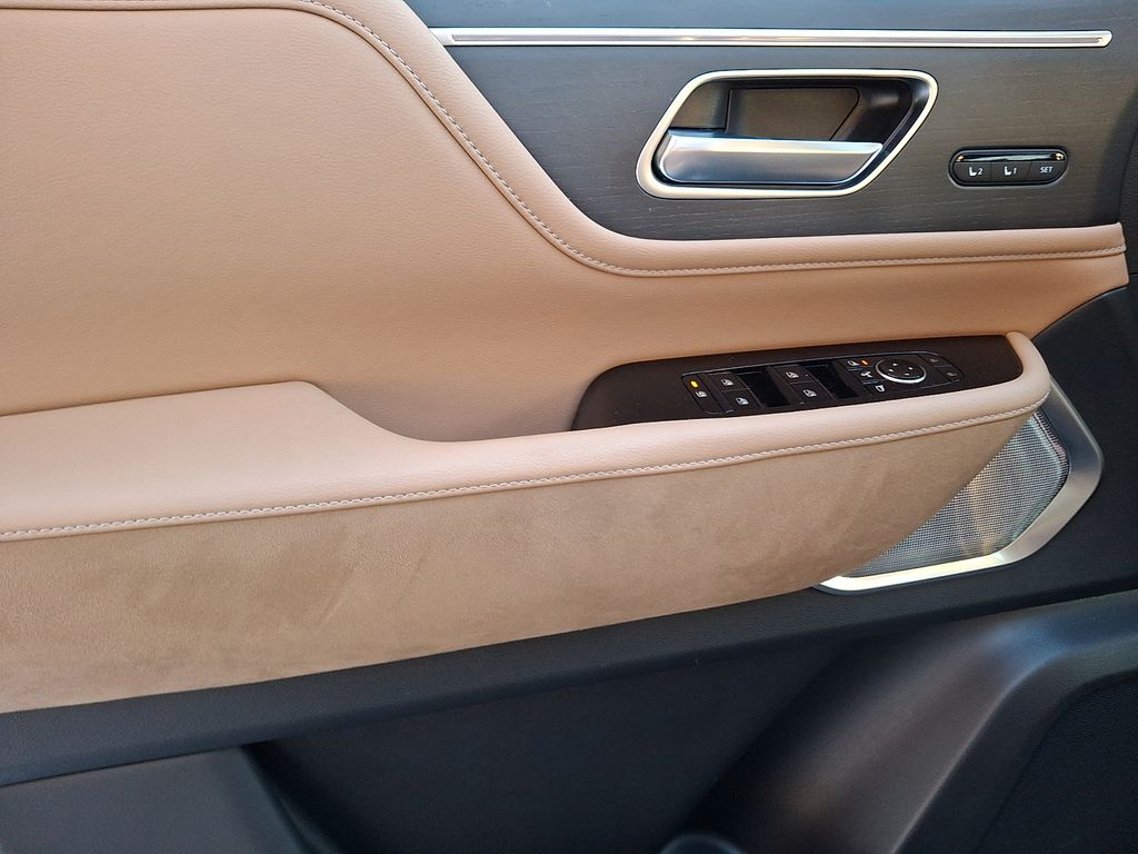 Thumbnail: 2025 INFINITI QX80 - 10