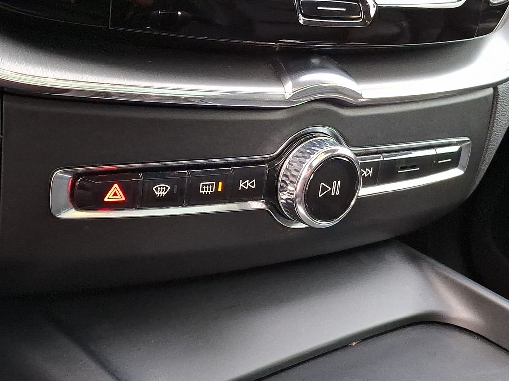 Thumbnail: 2019 Volvo XC60 - 14