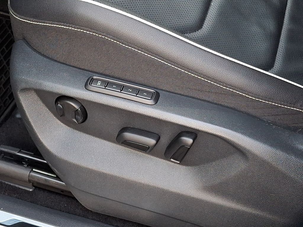 Thumbnail: 2022 Volkswagen Tiguan - 10