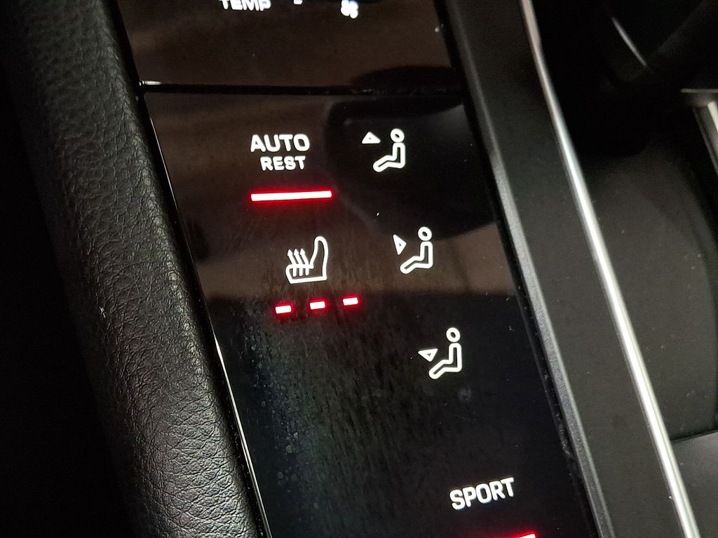 Thumbnail: 2022 Porsche Macan - 16