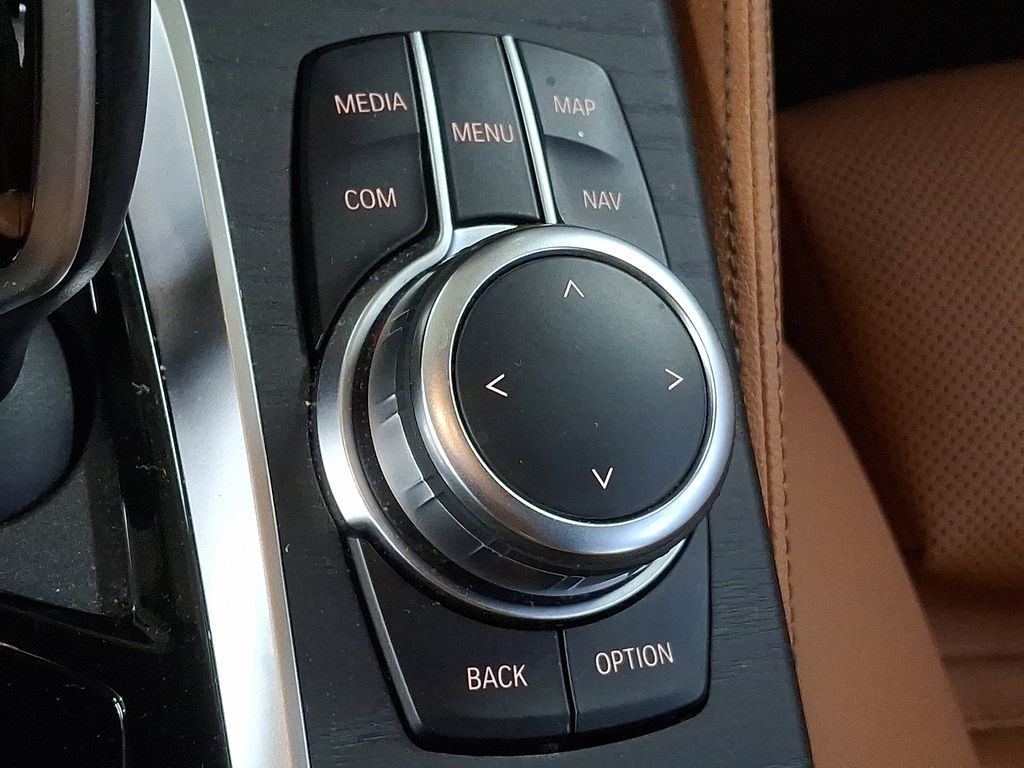 Thumbnail: 2022 BMW 5 Series - 23